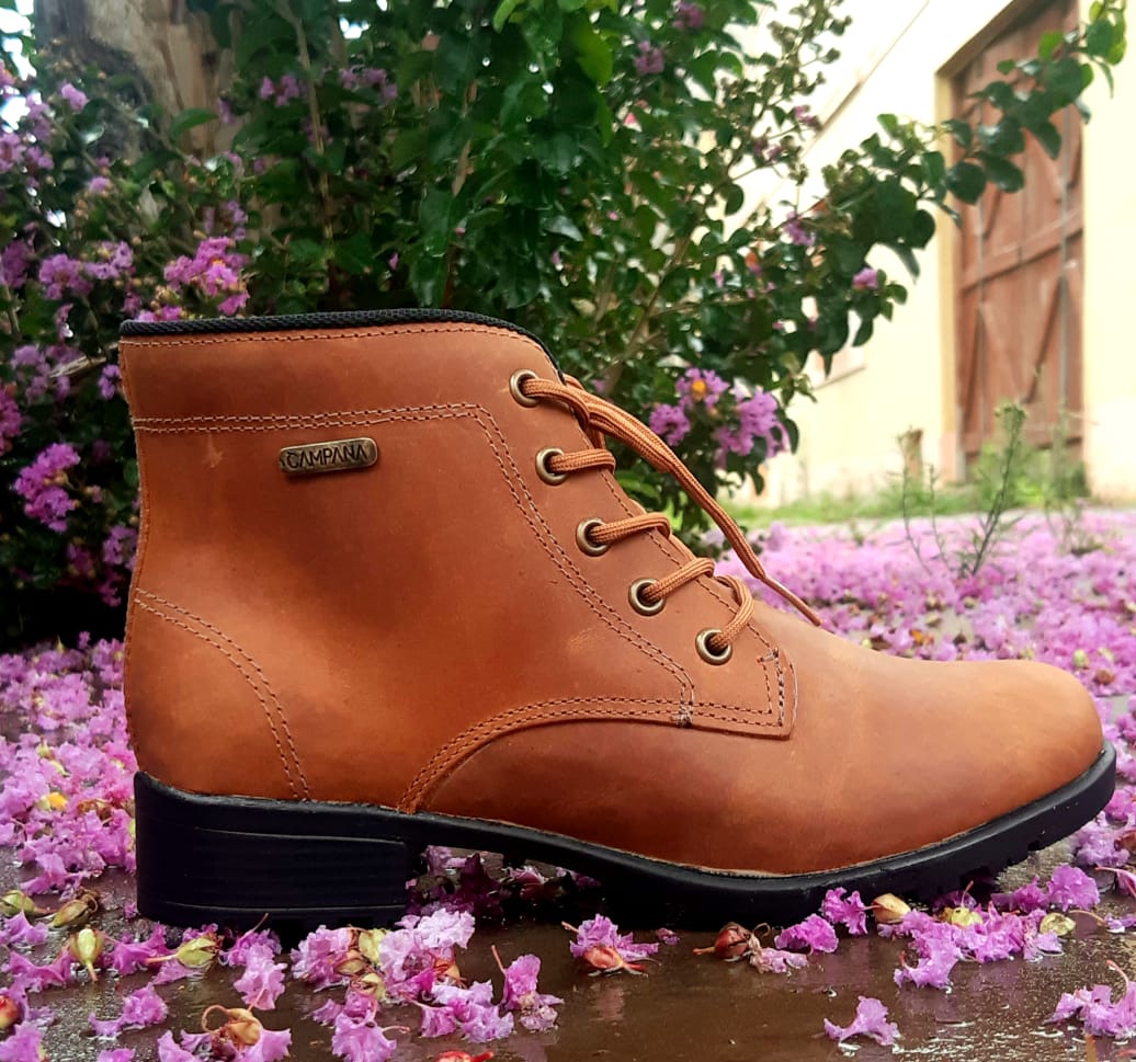 Botina Feminina em couro graxo salto Griffe Campana Segredo de